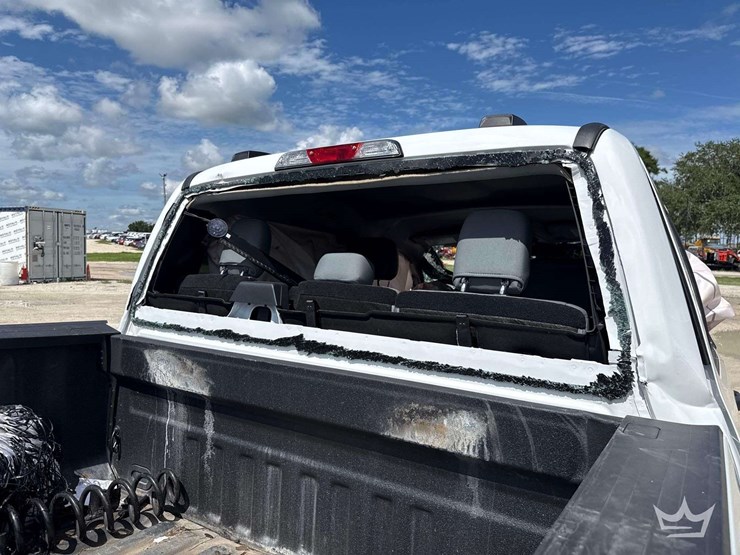 2025-ford-f250-image-10