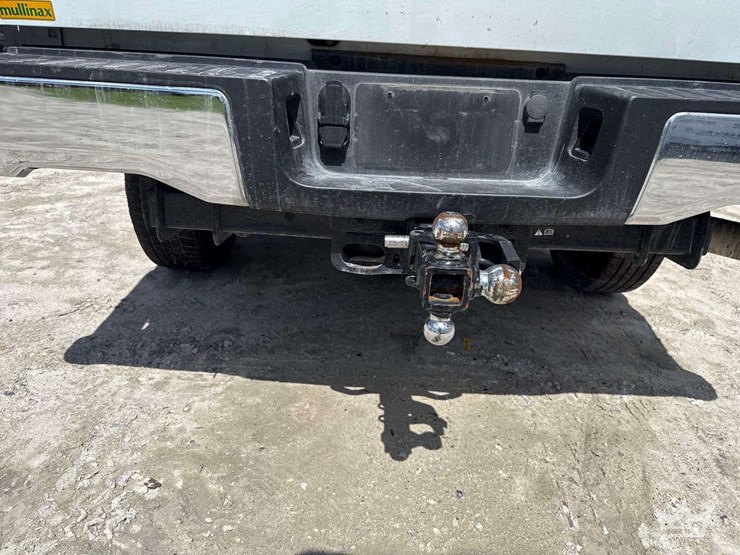 2025-ford-f250-image-18