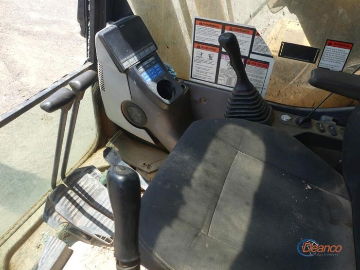 2009-komatsu-pc220-lc-8-image-11