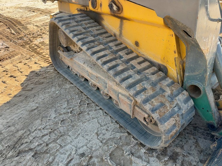 2020-deere-331g-image-12