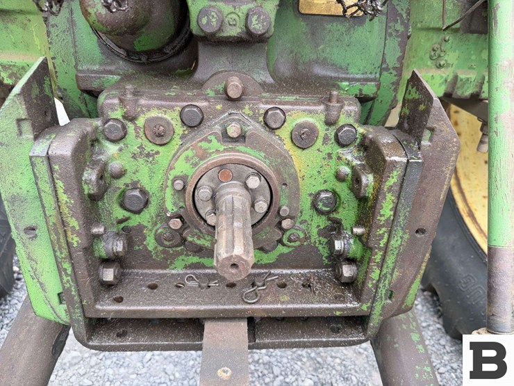 john-deere-3010-image-43