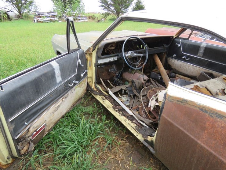 1965-chevrolet-impala-ss-2dr-ht-image-6