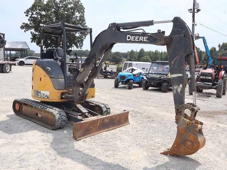 2017-deere-35g-image-7