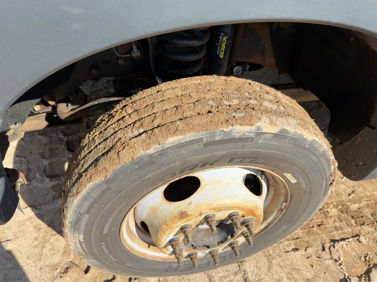 2012-ford-f550-xl-image-15