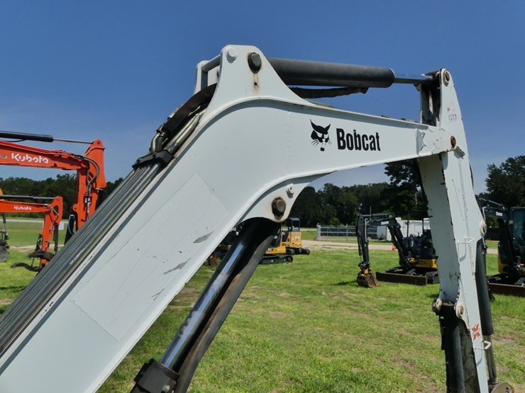 2011-bobcat-e32-image-7