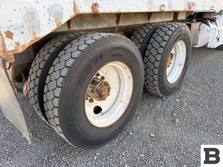 1996-freightliner-fld112-image-27