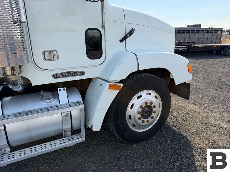 1996-freightliner-fld112-image-36