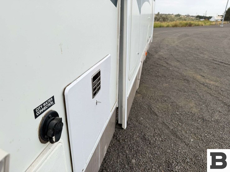 2004-fleetwood-wilderness-advantage-travel-trailer-image-16