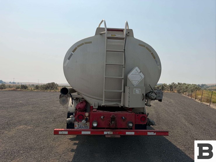 2001-freightliner-cst120-tank-truck-image-5