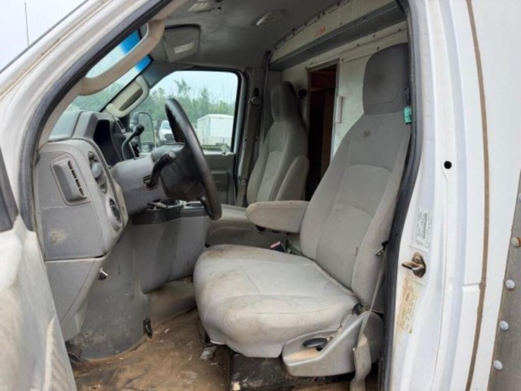 2013-ford-e450-image-17