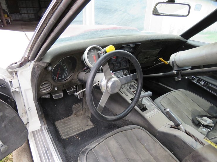 1979-chevrolet-corvette-road-track-car-image-23