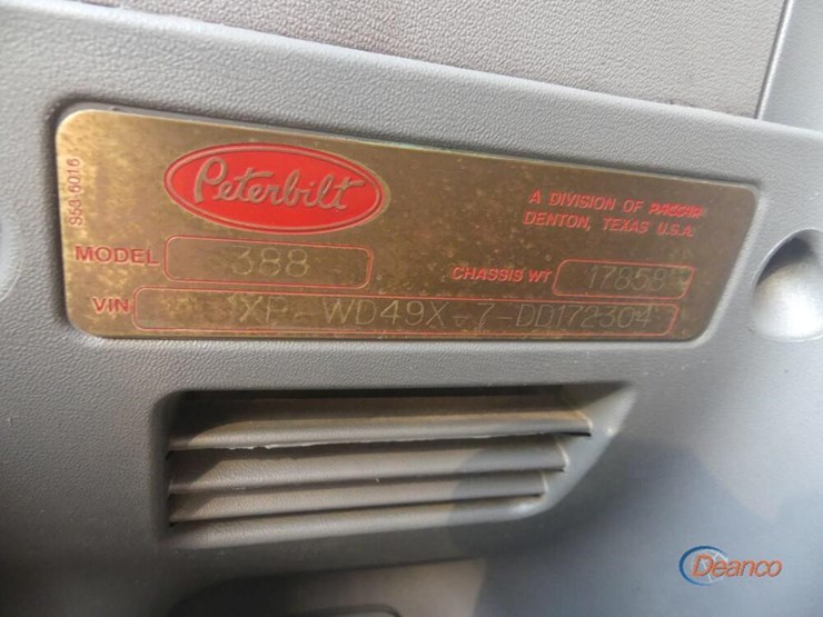 2013-peterbilt-388-image-22