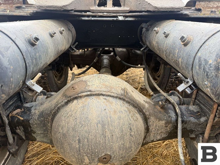 1991-volvo-gm-integral-sleeper-tractor-truck-image-45