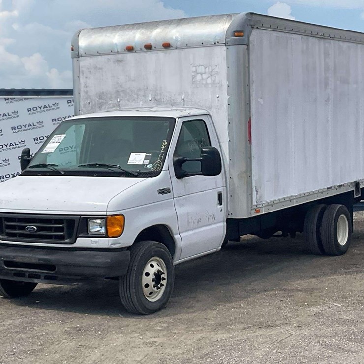 2004 FORD E450