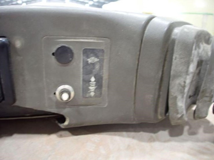 john-deere-120-image-9