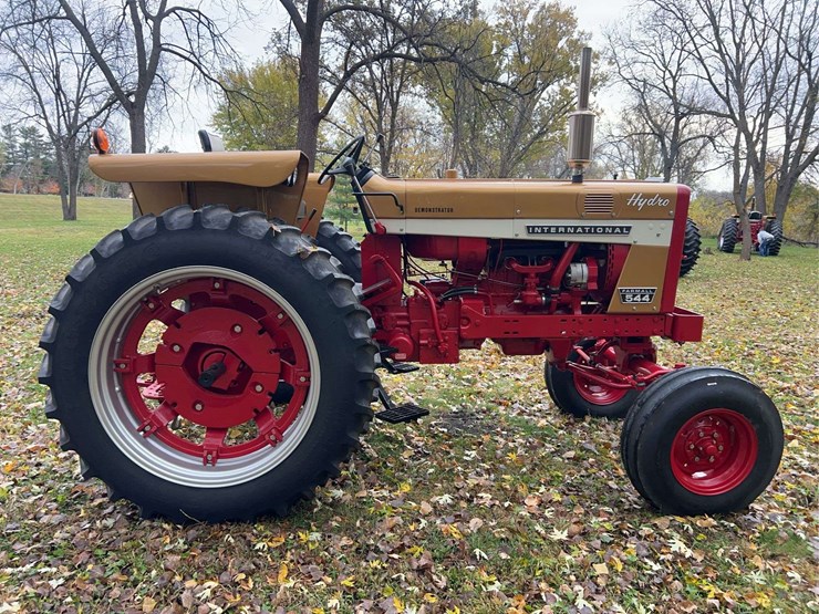 1970-farmall-544-hydro-gas-row-crop-golden-demonstrator-image-6
