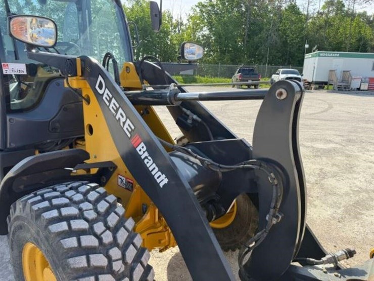 2020-deere-204l-image-41