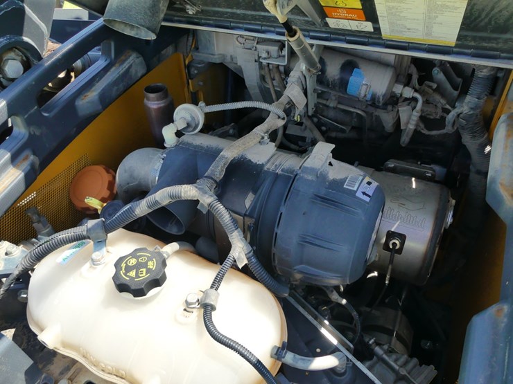 2024-deere-320g-image-9