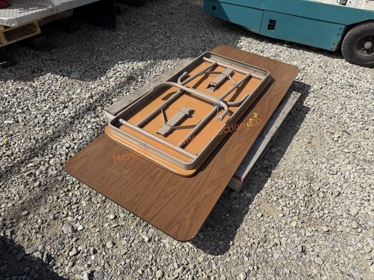 2--folding-tables-image-3