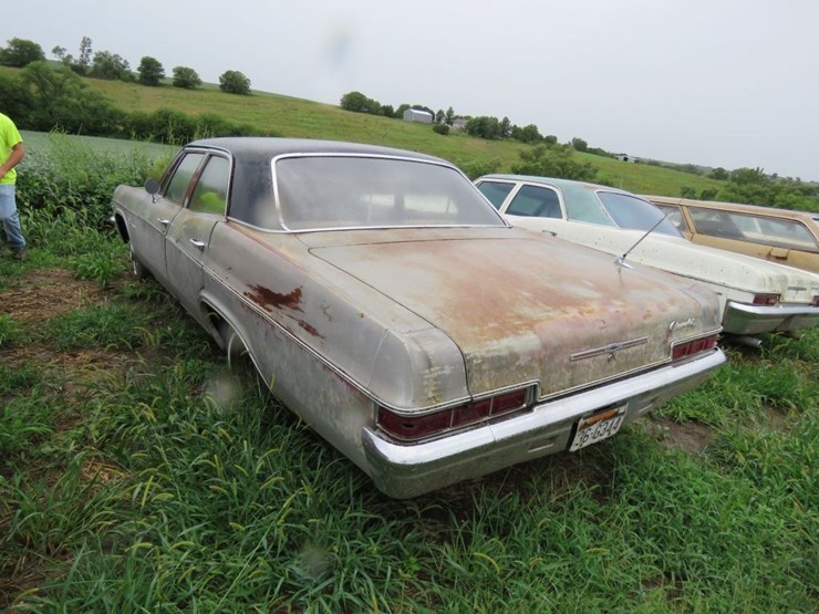 1966-chevrolet-impala-4dr-sedan-image-7