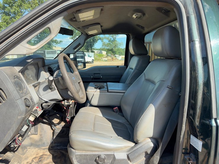 2012-ford-f550-xl-image-26