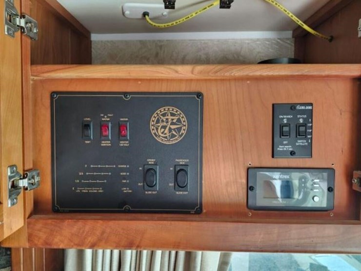 2006-allegro-bus-class-a-motorhome-400abus0d6j0072-image-41