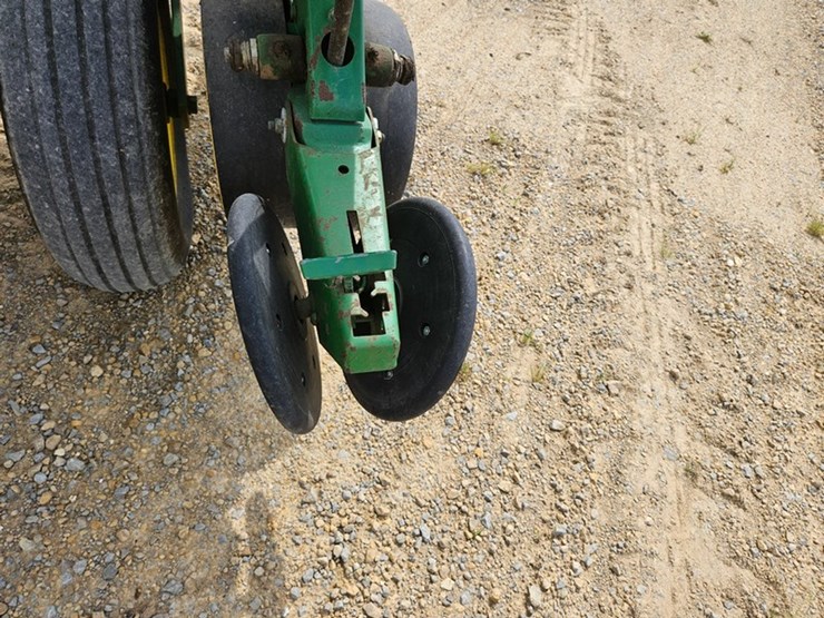 john-deere-7200-image-32