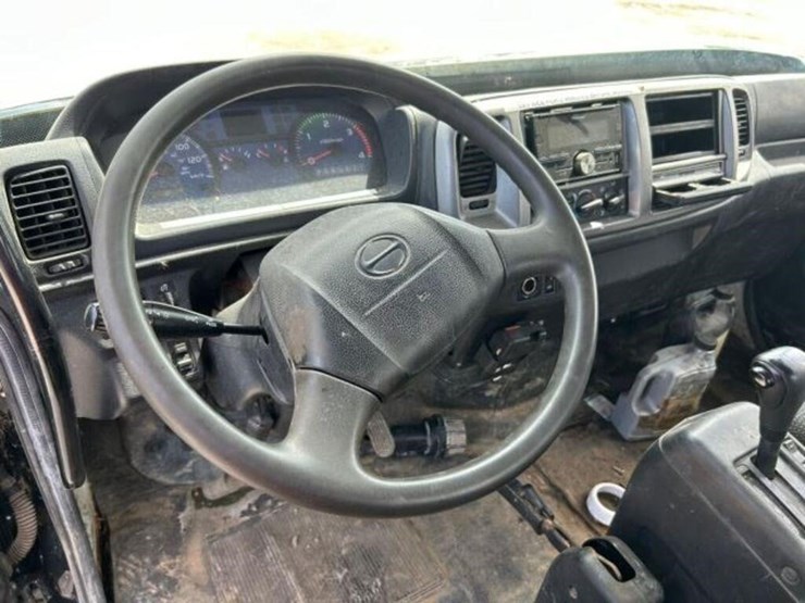 hino-185-image-13