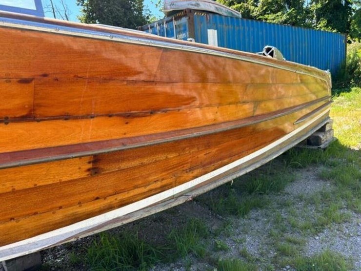 century-antique-wooden-18-ft-power-boat-image-12
