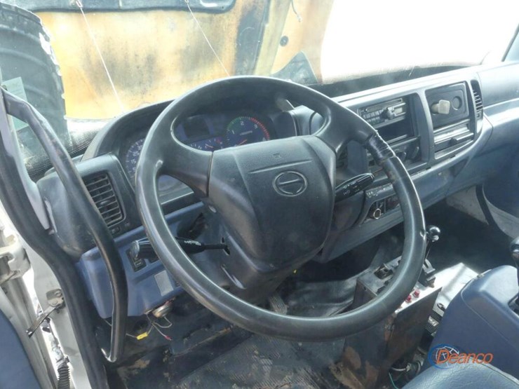 2008-hino-268-image-13