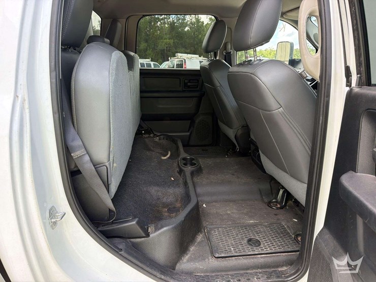 2015-dodge-3500-image-19