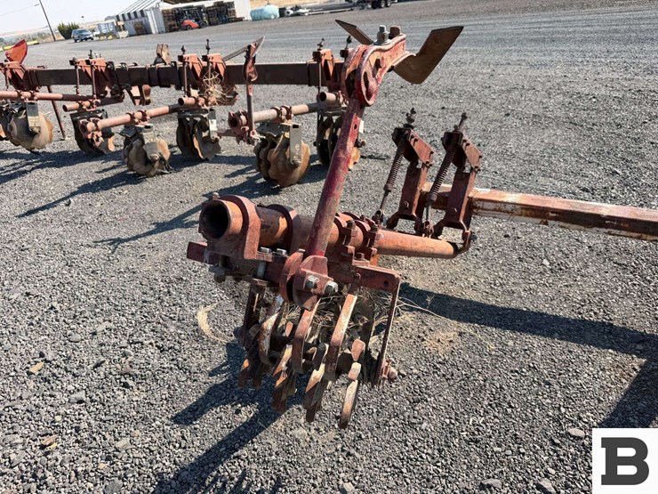 15'-lilliston-rolling-cultivator-toolbar-image-12