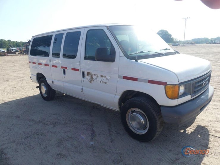 2005-ford-e350-image-1