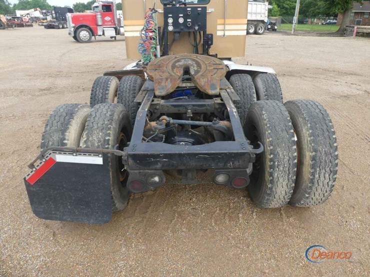 1999-peterbilt-379-image-6
