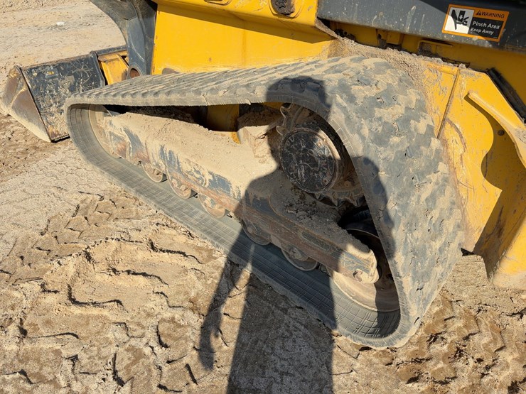 2020-deere-331g-image-15