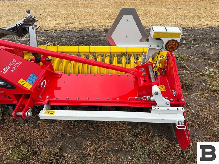 2025-pottinger-lion-4030-master-rotary-harrow-image-14