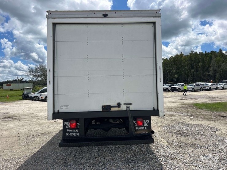 2017-chevrolet-express-3500-image-22