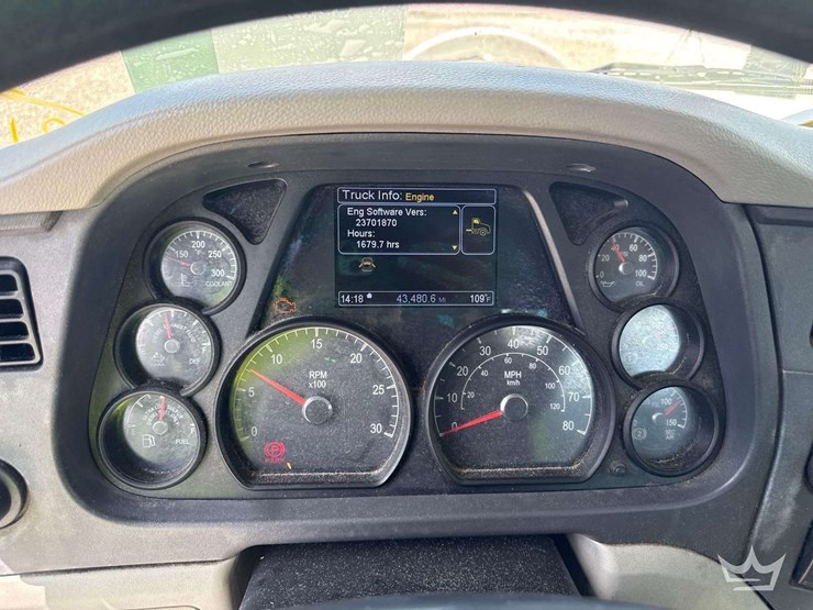 2020-peterbilt-567-image-38