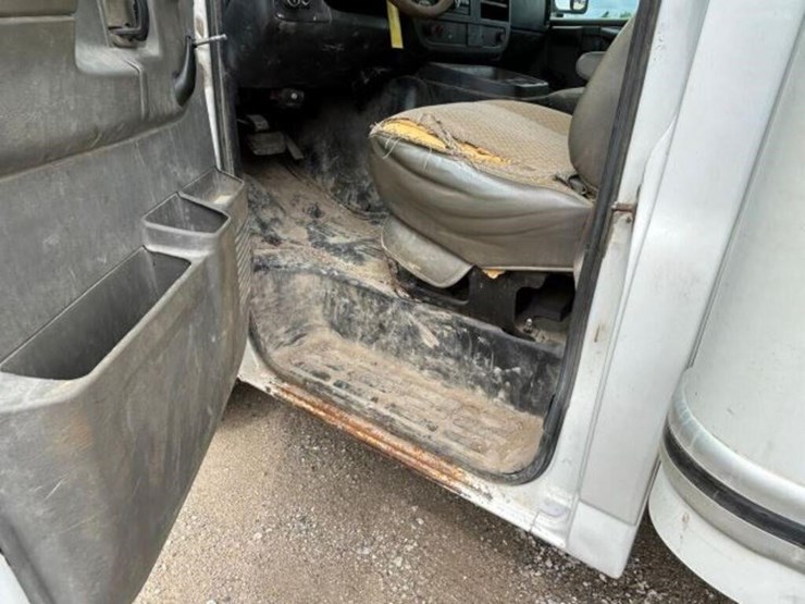 2014-gmc-4500-s/a-cube-van-1gd676cl8e1115764-image-19