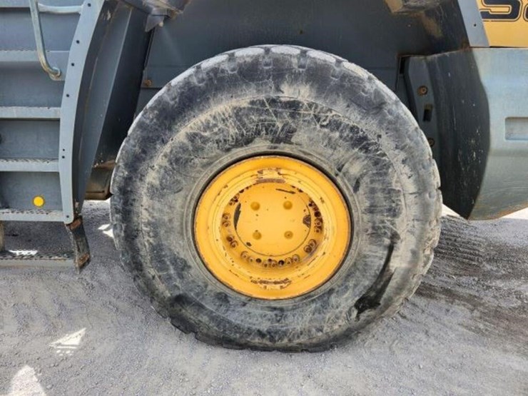2011-liebherr-l586-image-71