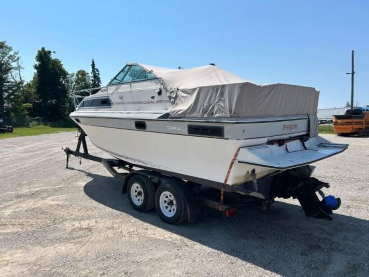1988-doral-cavalier-24-ft-cabin-cruiser-2dba1303c8-image-5