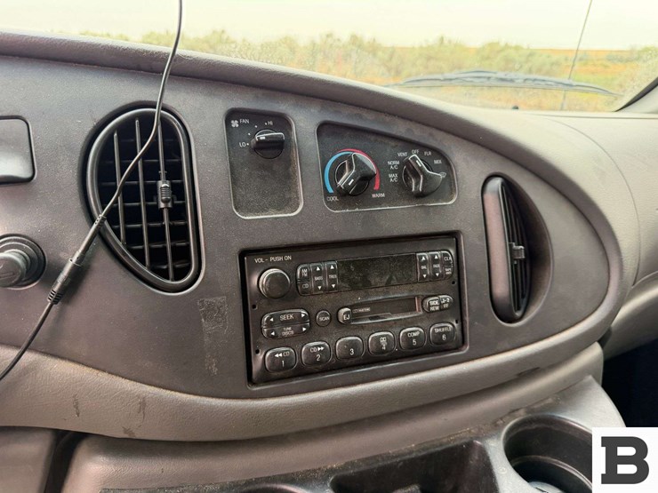 2006-ford-cargo-image-29