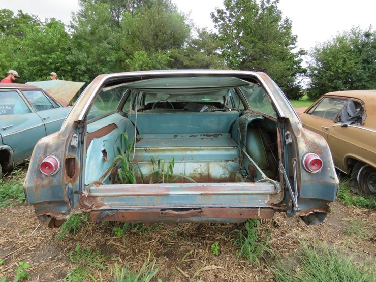 1965-chevrolet-impala-4dr-wagon-image-5