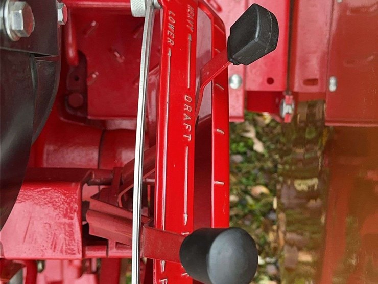 1970-1026-farmall-hydro-row-crop-golden-demonstrator-image-95