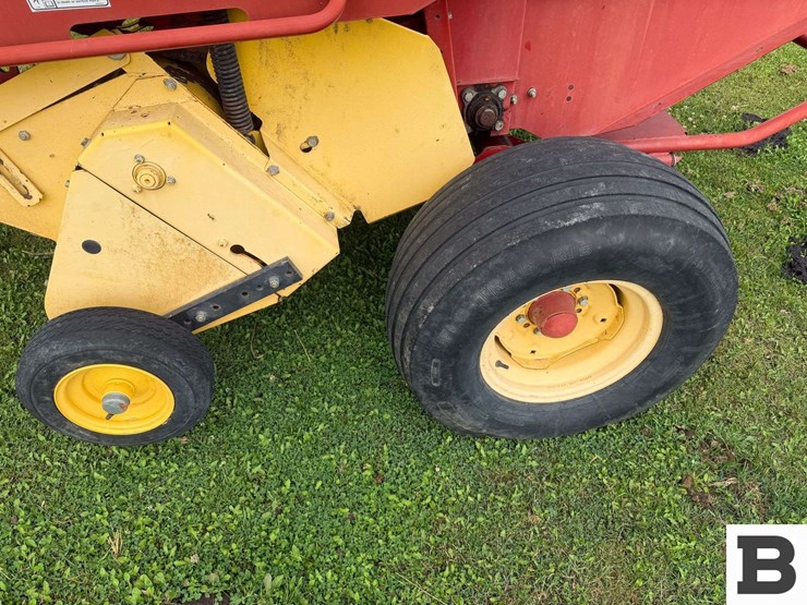new-holland-br740a-image-11