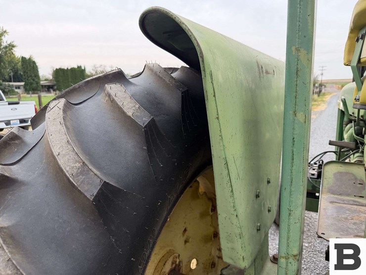 john-deere-3010-image-35