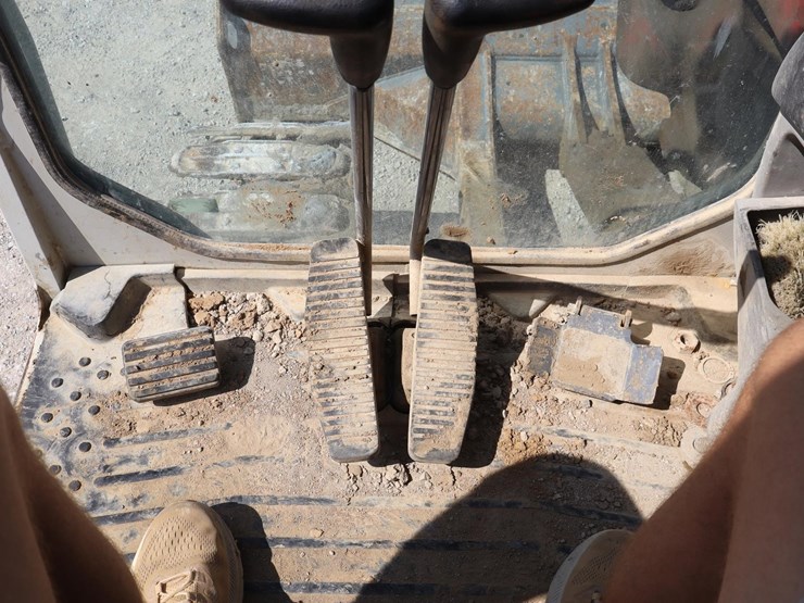 2014-takeuchi-tb290-image-36