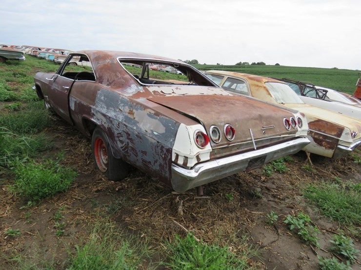 1965-chevrolet-impala-ss-2dr-ht-image-4