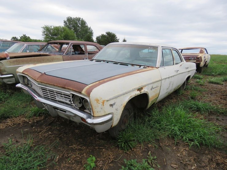 1966-chevrolet-impala-4dr-sedan-image-2