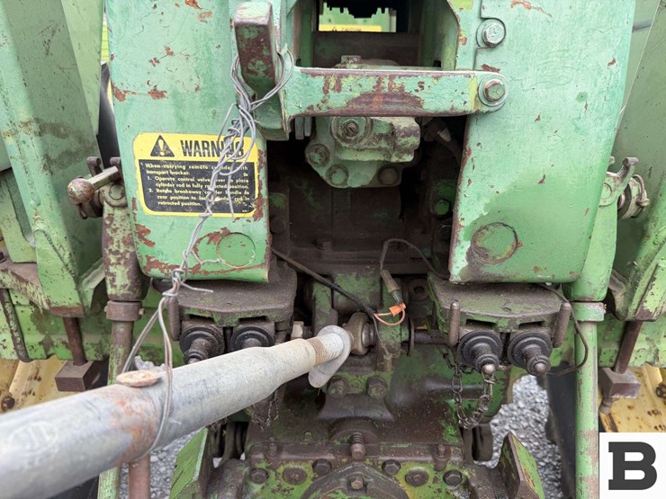 john-deere-3010-image-39